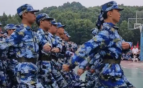 正步走